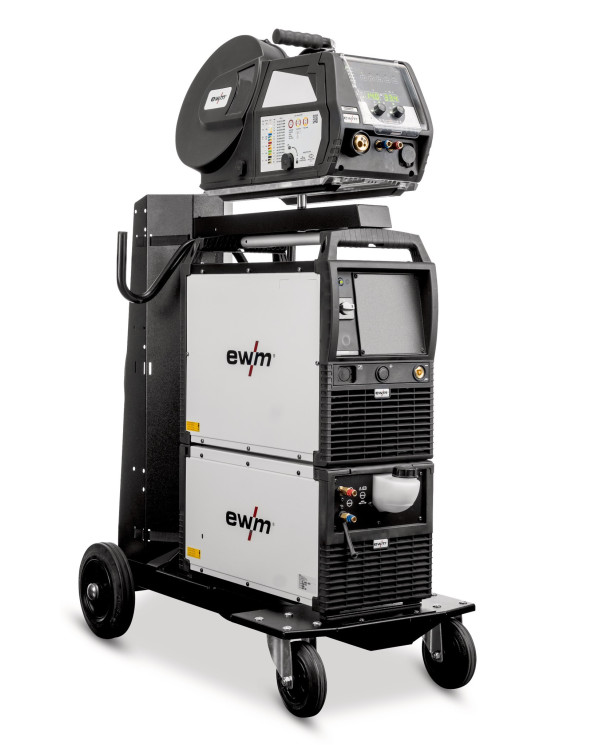 For RENT -GMAW welding machine, water cooled 400 A / 380 V, basic, on cart.