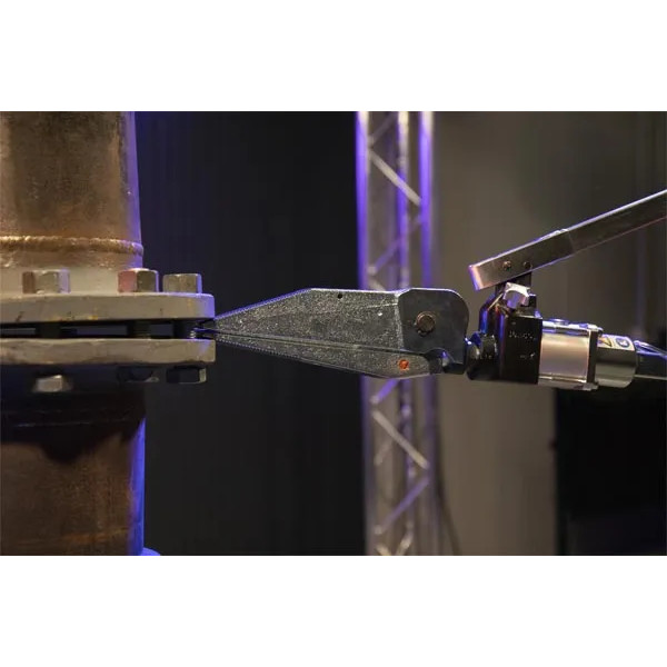 Ecarteur de bride hydraulique avec cylindre de pression intégré