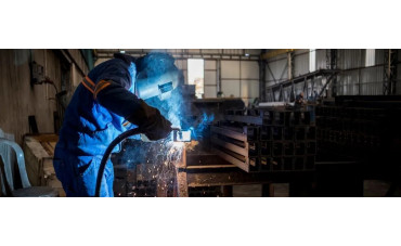 What Are the Primary Risks of Metal Welding and How Can Collective and Individual Protections Effectively Secure Workers?